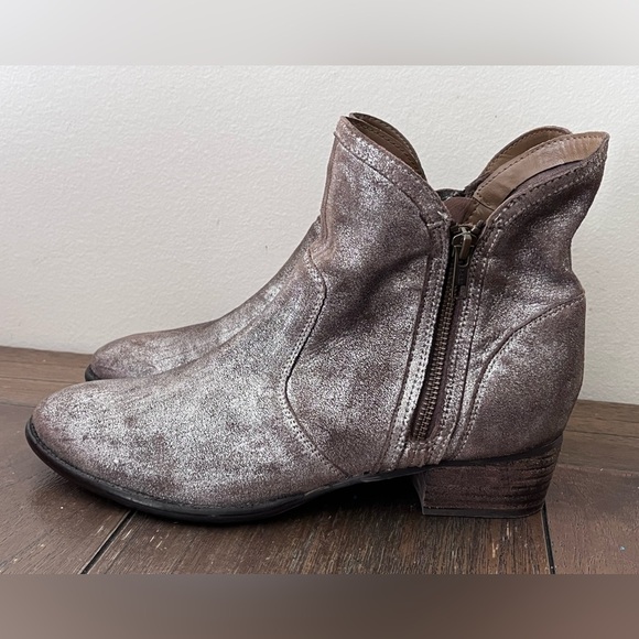 Seychelles Shoes - Seychelles Lucky Penny Metallic Pewter Boots Booties Womens size 10